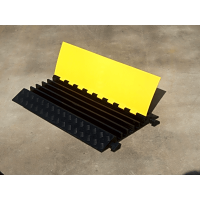 Protector de Cable de 5 Canales / Base de Goma y Tapa de Plástico / Capacidad 4.6 Toneladas / Canal 38x35MM / Longitud 90 cm / Amarillo y Negro portada 0s400 547.png