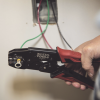 pinza ponchadora para terminales con aislamiento en cable de cobre sólido y trenzado de 10 22 awg.