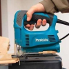 sierra caladora ligera, con inclinación de corte / 450w / incluye estuche.