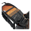 mochila para herramientas tradesman pro™ de 36,8 cm en color negro con 39 bolsillos (no incluye herramientas).