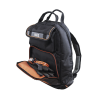 mochila para herramientas tradesman pro™ de 44.5 cm en color negro con 35 bolsillos (no incluye herramientas).