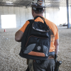 mochila para herramientas tradesman pro™ de 44.5 cm en color negro con 35 bolsillos (no incluye herramientas).
