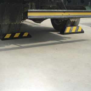 tope vehicular 55cm / para camion / estacionamiento / color negro amarillo.