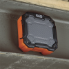 bocina portátil bluetooth® con imán y gancho para colgarse. permite altavoz manos libres con micrófono incorporado.