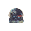 gorra color azul y blanco con logo simrad