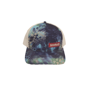 gorra color azul y blanco con logo simrad