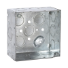 caja cuadrada galvanizada de 4" x 4", profundidad de 2 1/8". cuenta con 10 ko de 1/2" y 6 tko (1/2" 3/4"))