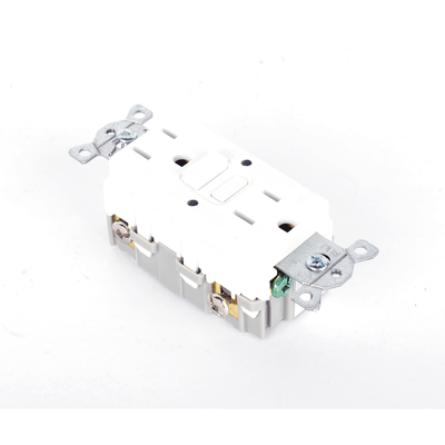 contacto de auto verificación gfci con interruptor de falla a tierra de 15 a 125 v 2 polos, 3 hilos color blanco (nema 5 15r), grado comercial. contacto de auto verificación gfci con interruptor de falla a tierra de 15 a 125 v 2 polos, 3 hilos color blanco (nema 5 15r), grado comercial.