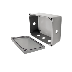 caja de unión de aluminio con 6 salidas de 3/4" / orificios 1 izq 1 der 4 en la parte inferior.
