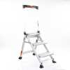 escalera de tijera con punto de apoyo anti caídas de 0.67 m (nivel de pie), con peldaños jumbo, (sku 11903).
