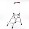 escalera de tijera con punto de apoyo anti caídas de 0.67 m (nivel de pie), con peldaños jumbo, (sku 11903).
