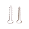 bolsa con 100 clips sujetadores de plástico para cables de 6 a 12 mm. ideales para instalaciones en pared, brindan sujeción firme y segura.