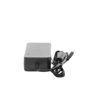 fuente de alimentaci贸n de 4 salidas tipo jack macho de 12 vcc / 5 amper fuente de alimentaci贸n de 4 salidas tipo jack macho de 12 vcc / 5 amper