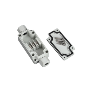 caja de conexión exterior con terminales intermedias para 3 líneas (tornillo simple). incluye glándulas.