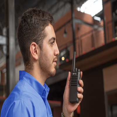 radio portátil uhf, 5w de potencia, scrambler de voz, alta cobertura, 400 470 mhz, 16 canales preconfigurados radio portátil uhf, 5w de potencia, scrambler de voz, alta cobertura, 400 470 mhz, 16 canales preconfigurados