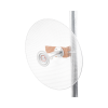 antena direccional con diseño aerodinámico para minimiza la resistencia al viento, ganancia de 30 dbi, frecuencia (4.9 6.5 ghz), polarización doble, incluye montaje para torre o mástil