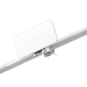 access point wifi unifi base station xg para exterior ip67, alto rendimiento en escenarios exigentes, tres radios 802.11ac wave 2 mu mimo 4x4 /antenas de 90° y 50° con beamforming, hasta 1500 usuarios, puerto de 10g / wifi solo en 5 ghz