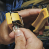 ponchadora/pelacables/cortacables con matraca para conectores pass thru rj45
