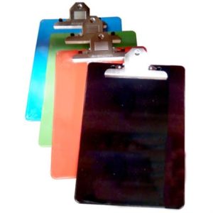 tabla con clip barrilito plástico tamaño carta colores surtidos